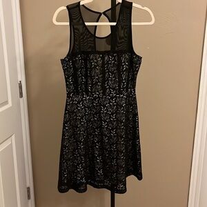 🛍️Forever 21 Black Lace Overlay Dress Size Small